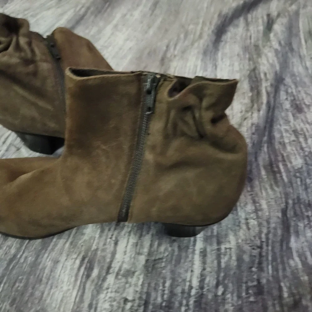 Munro elegant ankle
